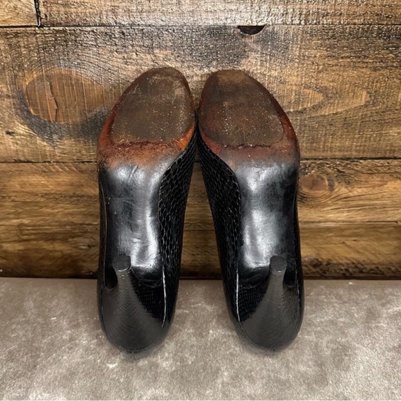 Leather Pumps by Stuart Weitzman - Picture 6 of 7